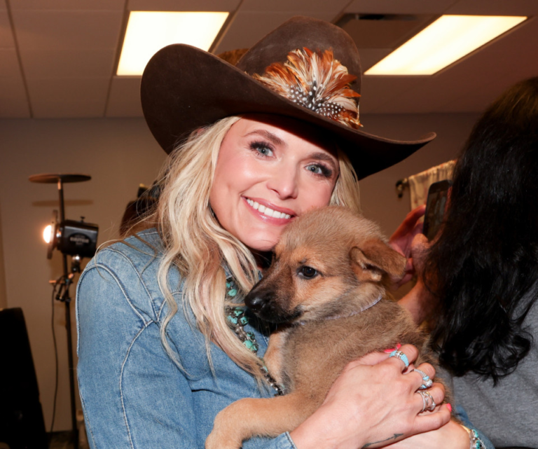 3 Country Music Legends Pose With Rescue Puppies in New Must-See Photo – Yahoo