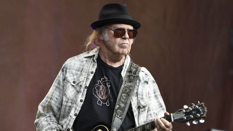 Neil Young Announces ‘Love Earth’ World Tour Dates – Variety