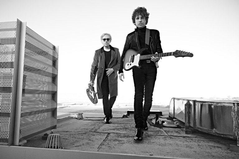 THE KOOKS ANNOUNCE UK ARENA TOUR – Metal Planet Music